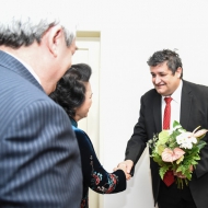 Paní Nguyen Thi Kim Ngan, předsedkyně vietnamského parlamentu s prvním místopředsedou ÚV KSČM Petrem Šimůnkem